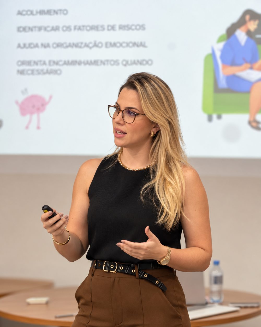 Tais Sgarbi ministrando palestra